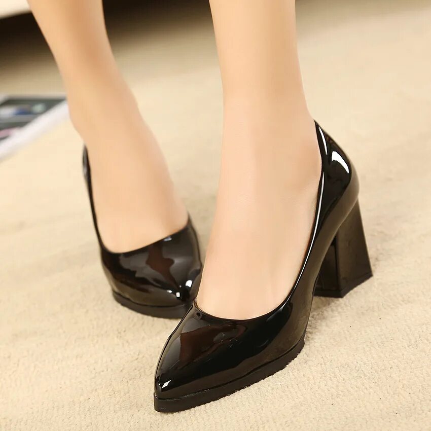 Туфли с перемычкой посередине. Туфли на широкую ногу. Туфли замшевые женские черные. Юничел туфли7t7602. Ортопедические туфли для женщин на каблуке.