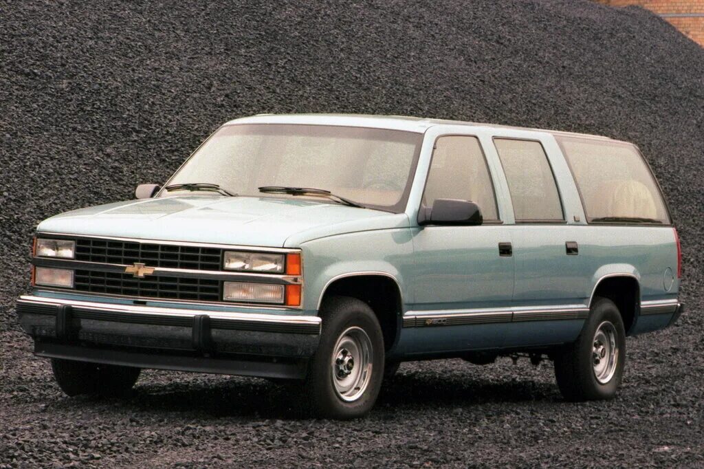 Chevrolet suburban 1 поколение. Chevrolet suburban 1995. Шевроле субурбан 2000. Chevrolet suburban 1999. Субурбан поколения.