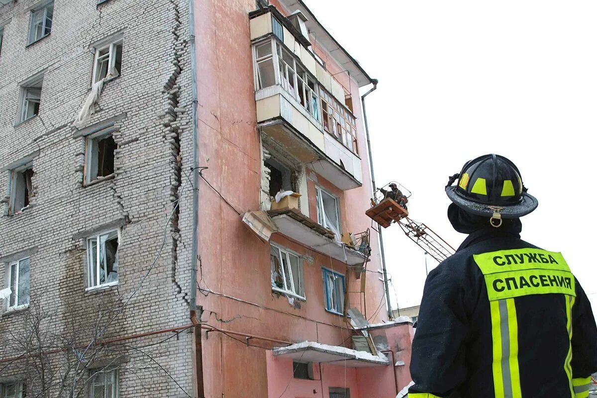 Сайт жкх аварийное жилье. Взрыв газа в многоквартирном доме. Взрыв бытового газа в многоэтажном доме. Взорвался ГАЗ В многоквартирном доме. Взрыв в многоквартирном доме доме газа.