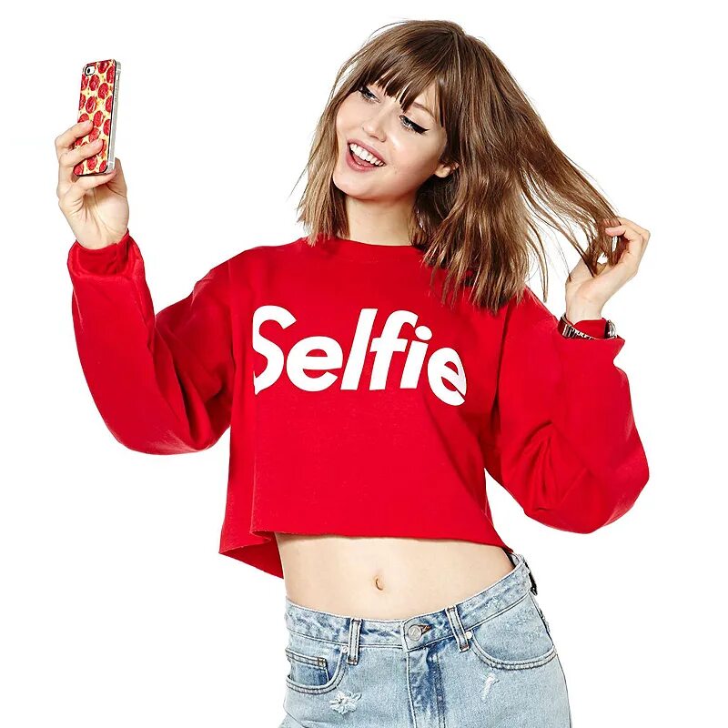 укороченная вязаная кофта. модные топы 2023 женские. девушки в коротких кофтах. топ толстовки для девушек. укороченный свитшот.