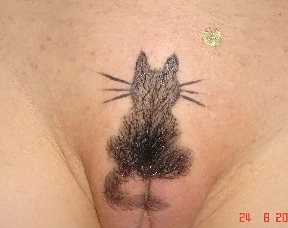 Интимная стрижка на лобке девушки