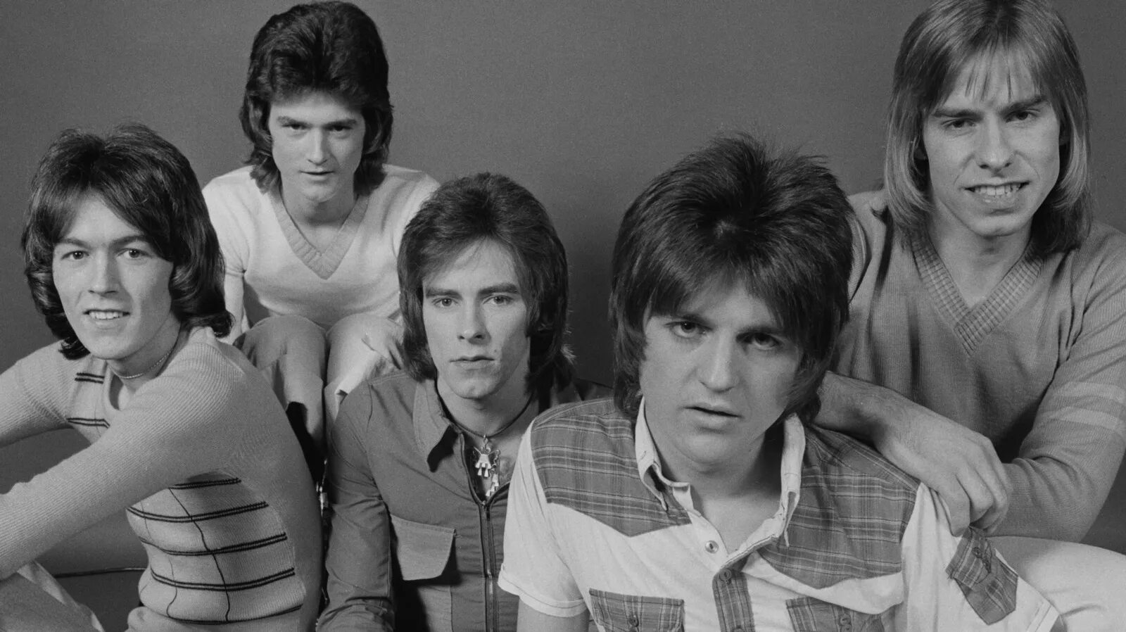 City rolling. Группа Bay City Rollers. Бэй Сити Роллерс лес Маккьюэн 1982. Группа поп 1977. Bay City Rollers Ricochet 1981.