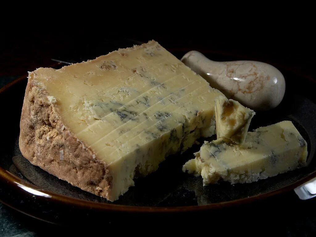 Dorset Blue Vinney. Сыр дор Блю. Сыр с белой и голубой плесенью. Сыр с плесенью название.