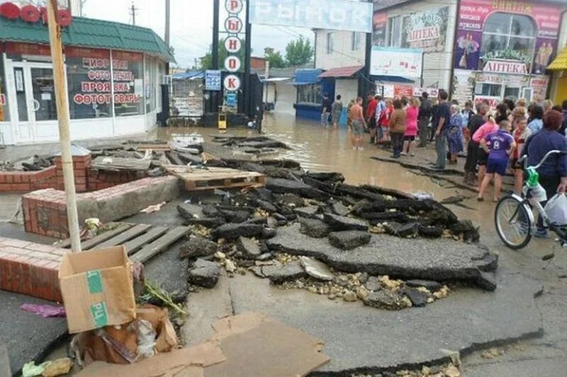 Крымск наводнение сколько погибло. Город Крымск наводнение. Крымск Краснодарский край потоп. Крымск потоп 2012. Крымск наводнение 2012.