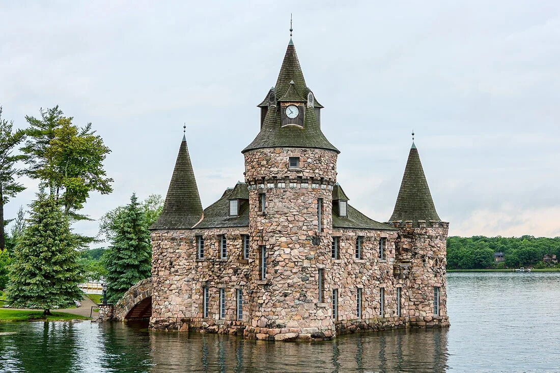 Когда был построен замок. Замок Болдта (Boldt Castle) // тысяча островов (Онтарио). Канада замок Болдт. Замок Больдта Харт Айленд. Замок Болдт остров сердце Castle..