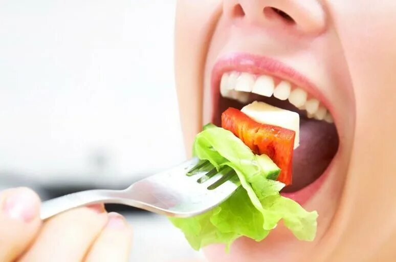 Вкус пищи во рту. Тщательно пережевывать пищу. Жевать пищу. Пережеванная еда.