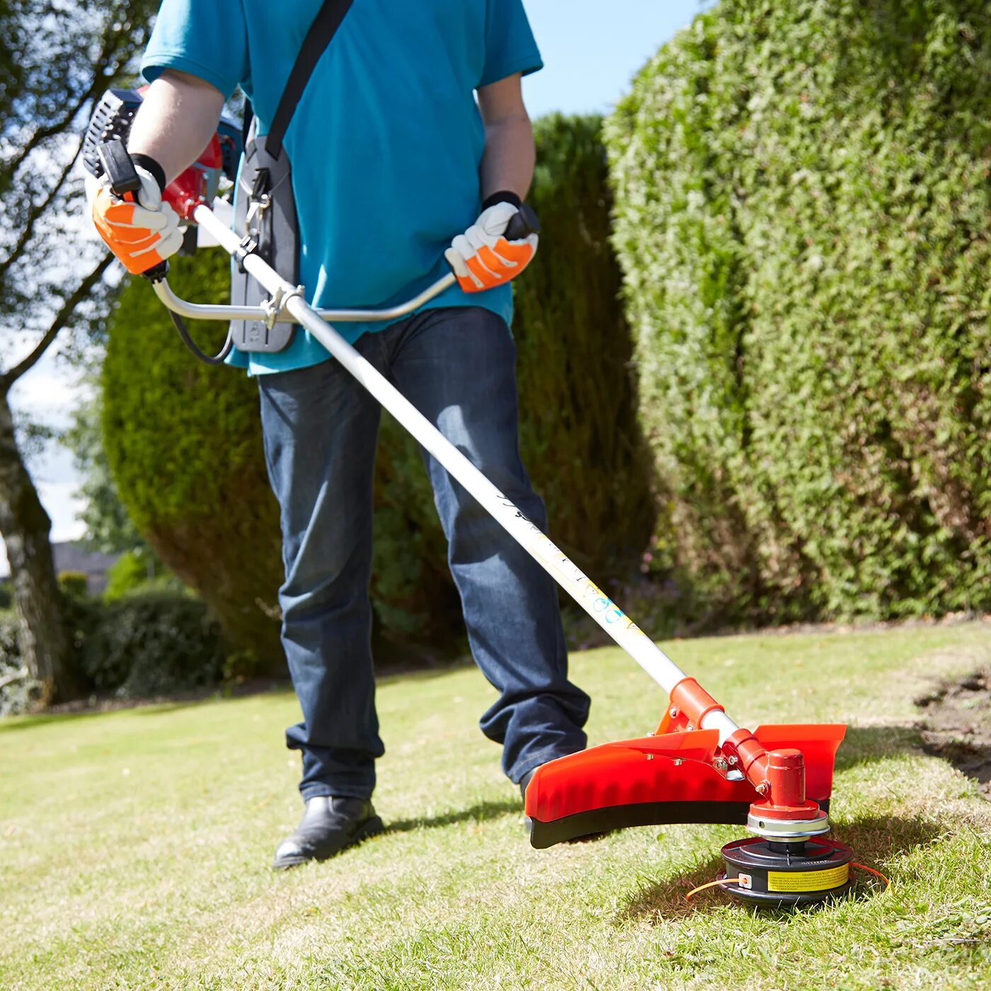 Лучший триммер для травы отзывы. Газонокосилка gasoline grass Trimmer. Триммер для травы (бензокоса Makita). Скос травы. Триммер косит.