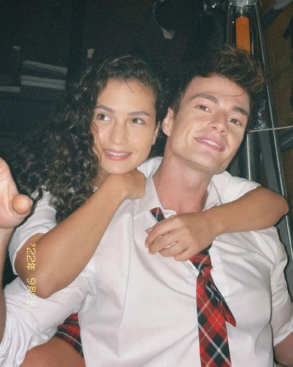 Мелис минкари и реджеп. Мелис минкари kärdeşlerim. Реджеп уста и мелис минкари и йигит кочак. Реджеп уста и мелис минкари. Мелис из сериала неверный и ее парень.