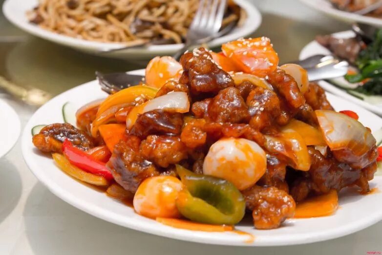 Как приготовить мясо свинины с овощами. Мясо тушеное с овощами. свинина тушеная с овощами. тушёное мясо с овощами в мультиварке свинина. свинина тушеная в мультиварке.