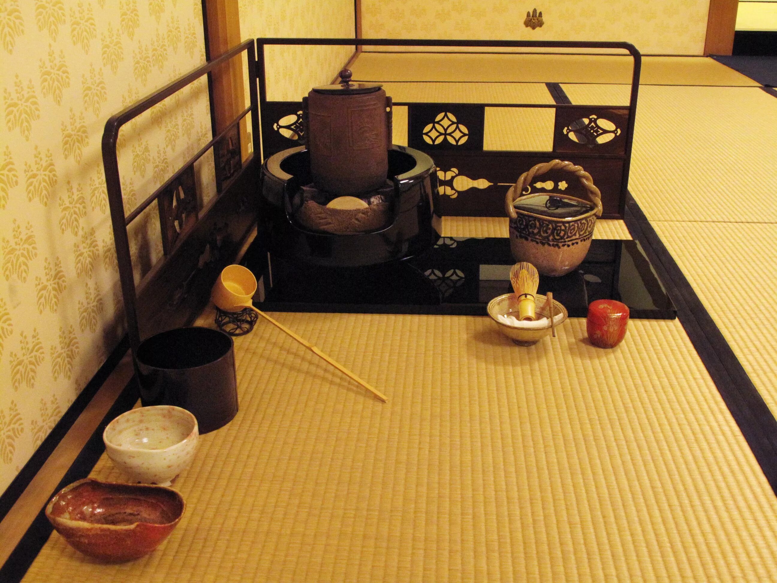 Чайная церемония цены. Сэн но Рикю чайная церемония. Чайный сад Япония чайная церемония. Японское чаепитие. Китайский стол для чайной церемонии.