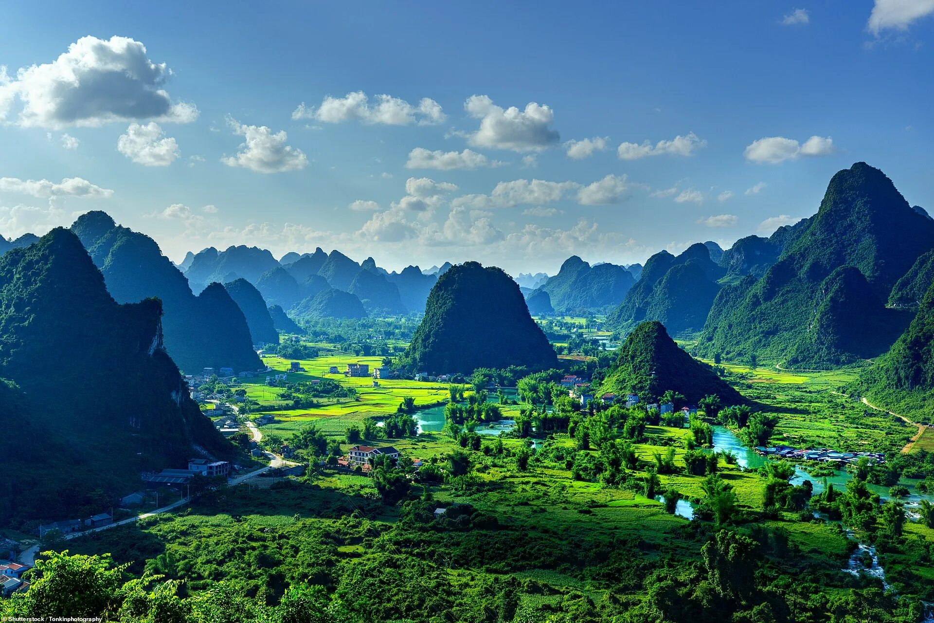 Best vietnam. Пейзажи Вьетнама. Вьетнам местность. Пейзаж из Вьетнама. Хоахао Вьетнам.
