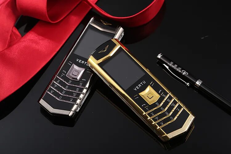 Кнопочный телефон Vertu. Vertu 223. Золотой верту 223. Vertu телефон 2021.