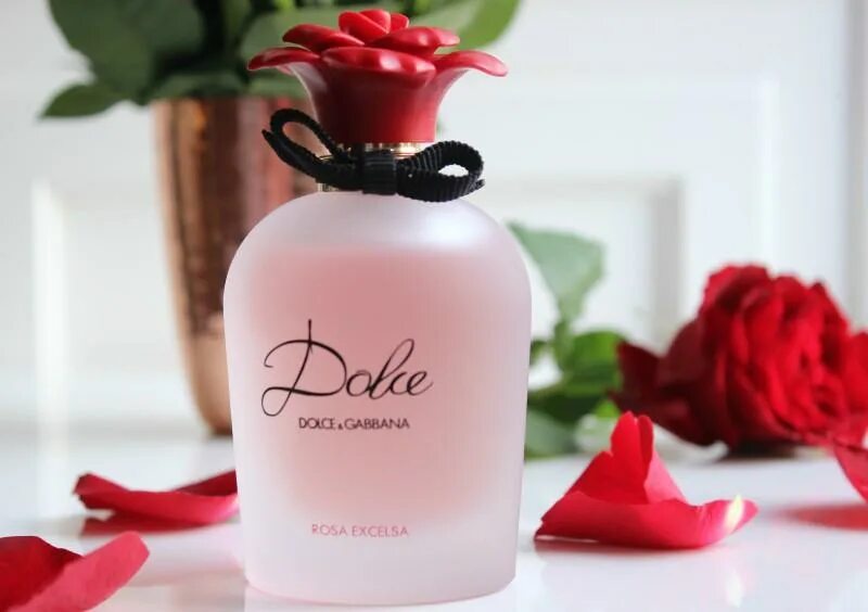 Духи дольче розовые. Dolce & Gabbana Dolce Rosa Excelsa. Dolce Gabbana Rose 30ml. Духи Дольче Габбана цветочные.