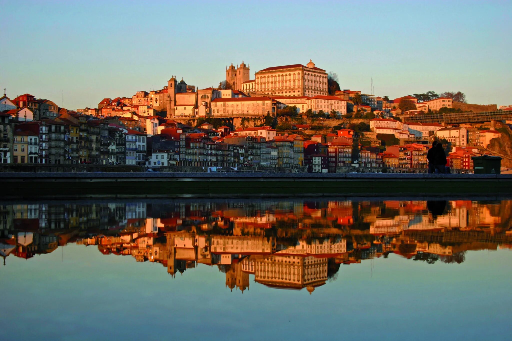 Площадь города порту. Г Порто Португалия. Порто Португалия природа. Исторический центр города порту. Порту город в Португалии достопримечательности.