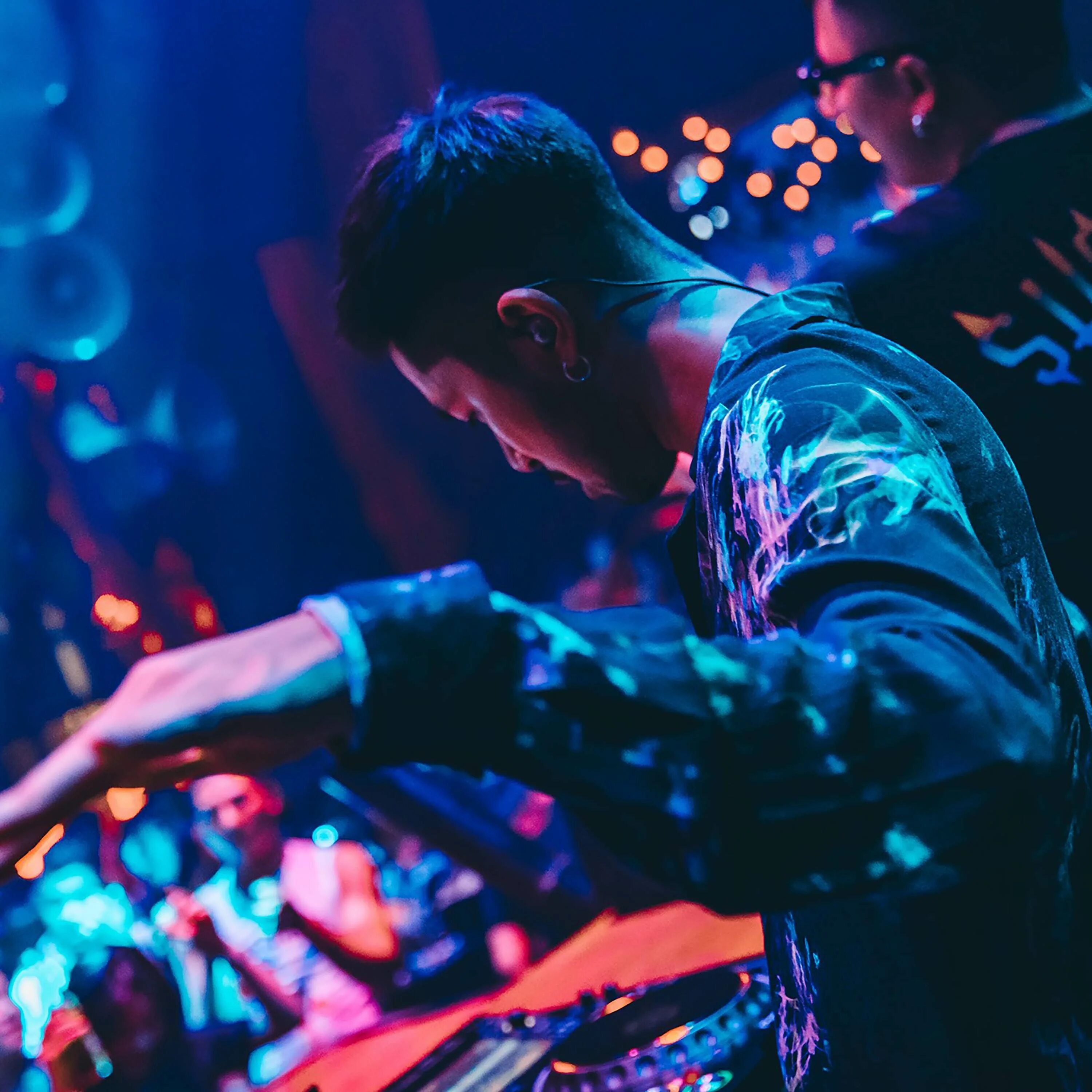 Nelly furtado timbaland timberlake. Give it. Lil wayne - give it up to me. Give it to me. Give it to me remix 2022.