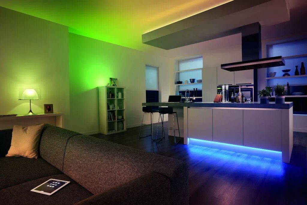 Philips Hue Lightstrip Plus. Philips Hue умный дом. Philips Hue подсветка. Светодиодная лента РГБ В интерьере.