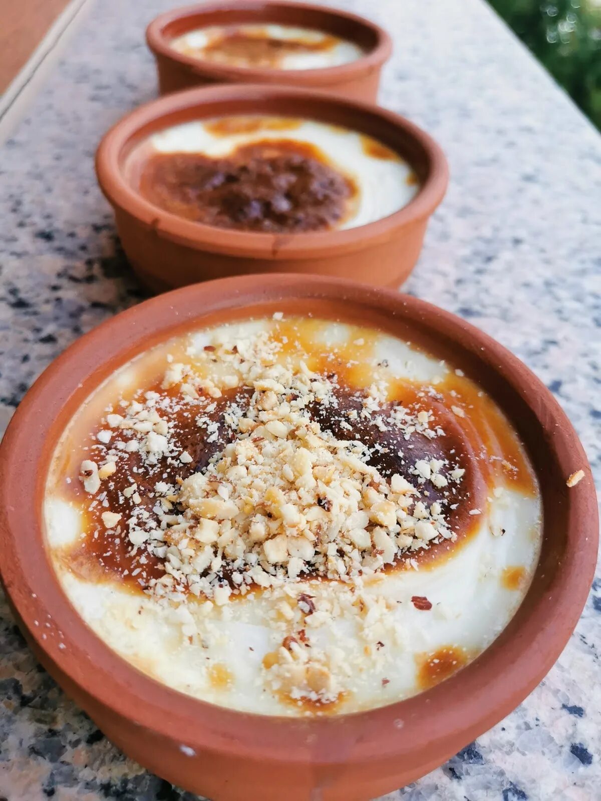 Молочные каши в горшочках. Рис в горшочках в духовке. Пшённая каша с тыквой на молоке. Рисовая молочная каша в горшочках в духовке. Молочные каши в горшочках.