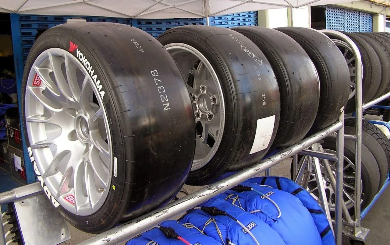 Yokohama Advan слик. Yokohama Advan полуслик. Yokohama Tires. Yokohama слики.