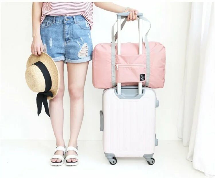 Большой сумка чемодан. Чемодан красивый. Сумка чемодан. Сумки и чемоданы для путешествий. Девушка с сумкой.