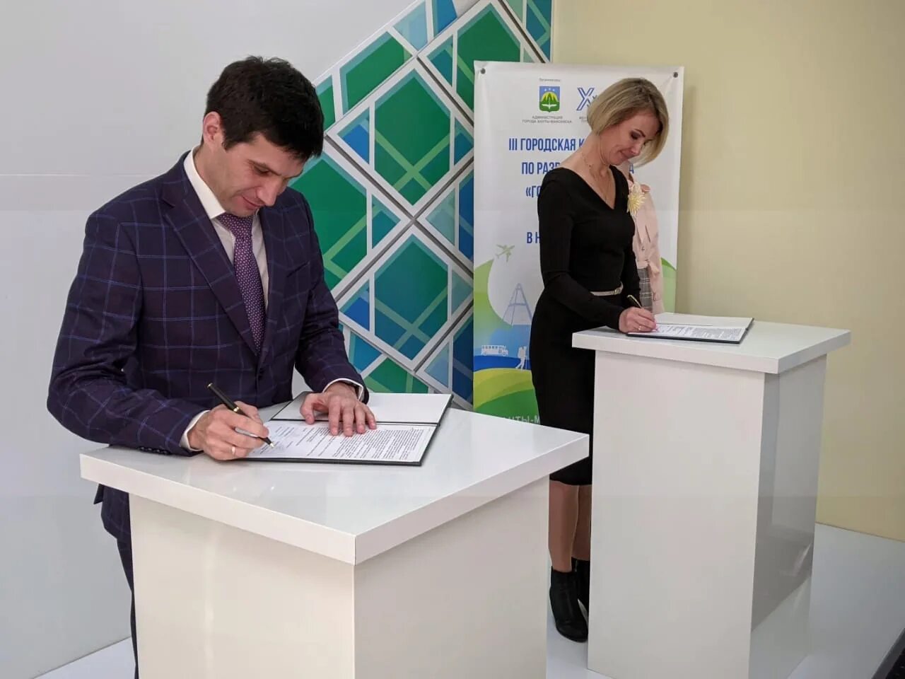 Платформа югры. Юбер такси уфа. Цоп хмао югра электронный журнал. 8 школа ханты-мансийск новый корпус внутри. Руководитель мфц югры.