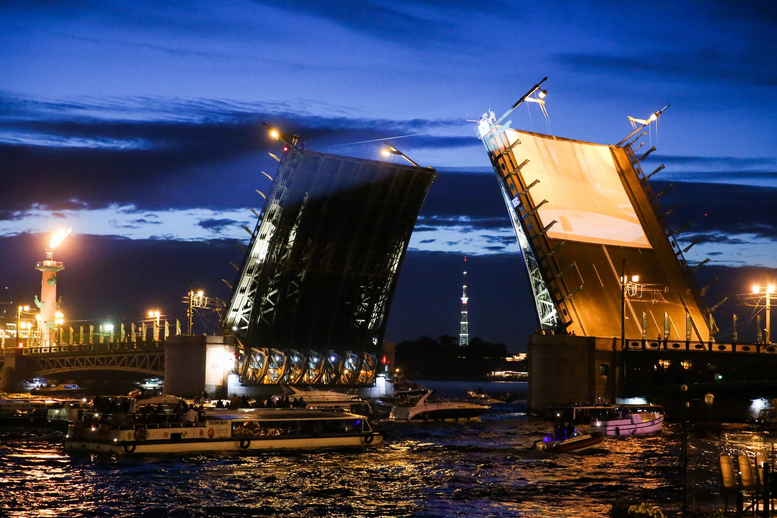 Пели спб. Поющие мосты в Санкт-Петербурге. Шоу Поющие мосты СПБ. Дворцовый мост Поющие мосты. Дворцовый мост (г. Санкт-Петербург, Россия).