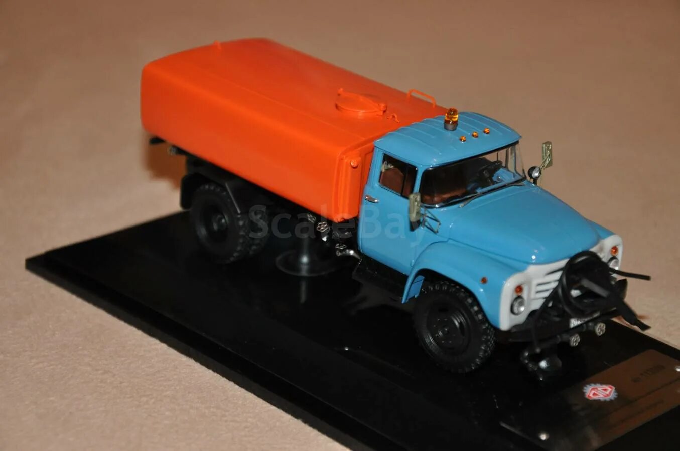 Dip models scalebay. Зил 130 поливалка от дип моделс. модель зил поливомоечный 1 43. ко 002 dip. зил 130 поливалка 1 43 dip models вид снизу.