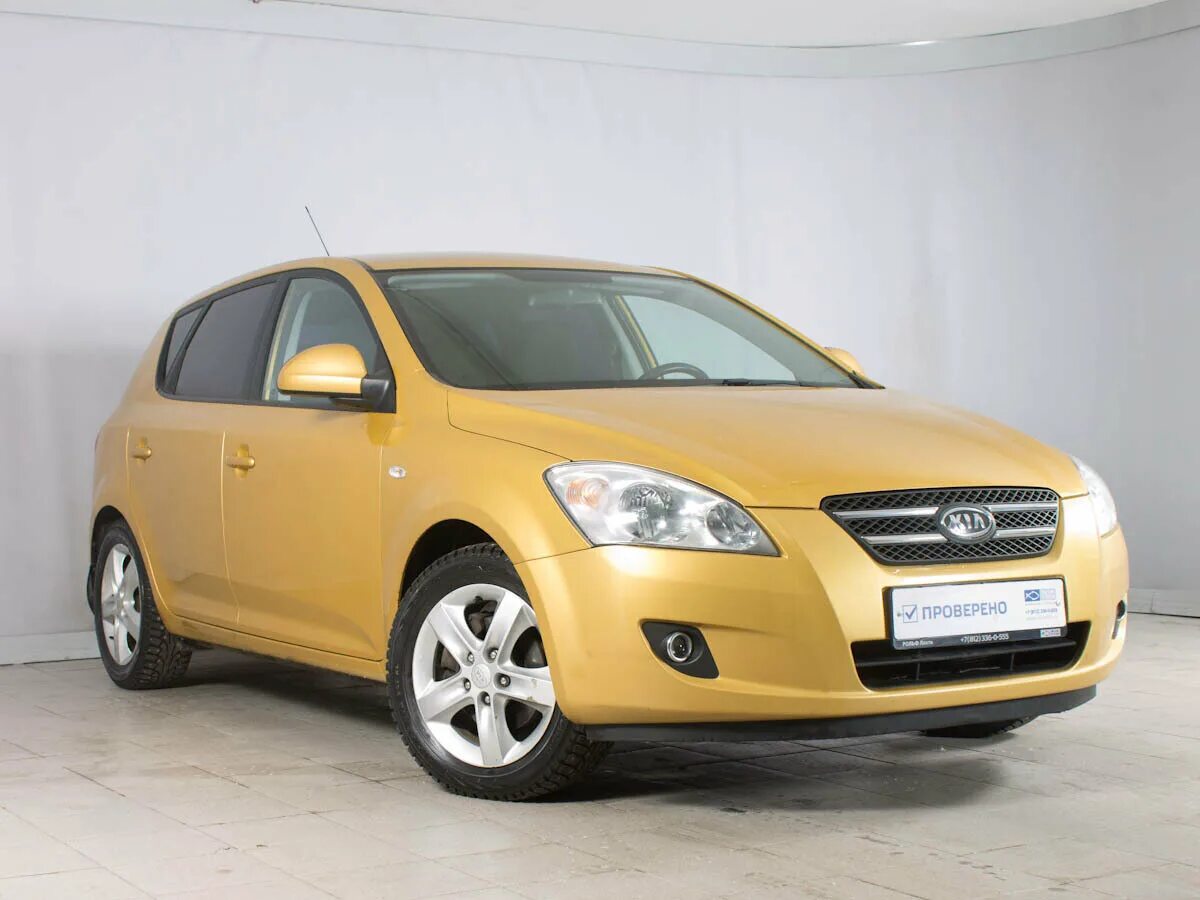 Купить киа сид 2009. Kia Ceed 1 Yellow. Kia Ceed хэтчбек желтая. Kia Ceed желтый. Киа СИД хэтчбек в желтой гамме.