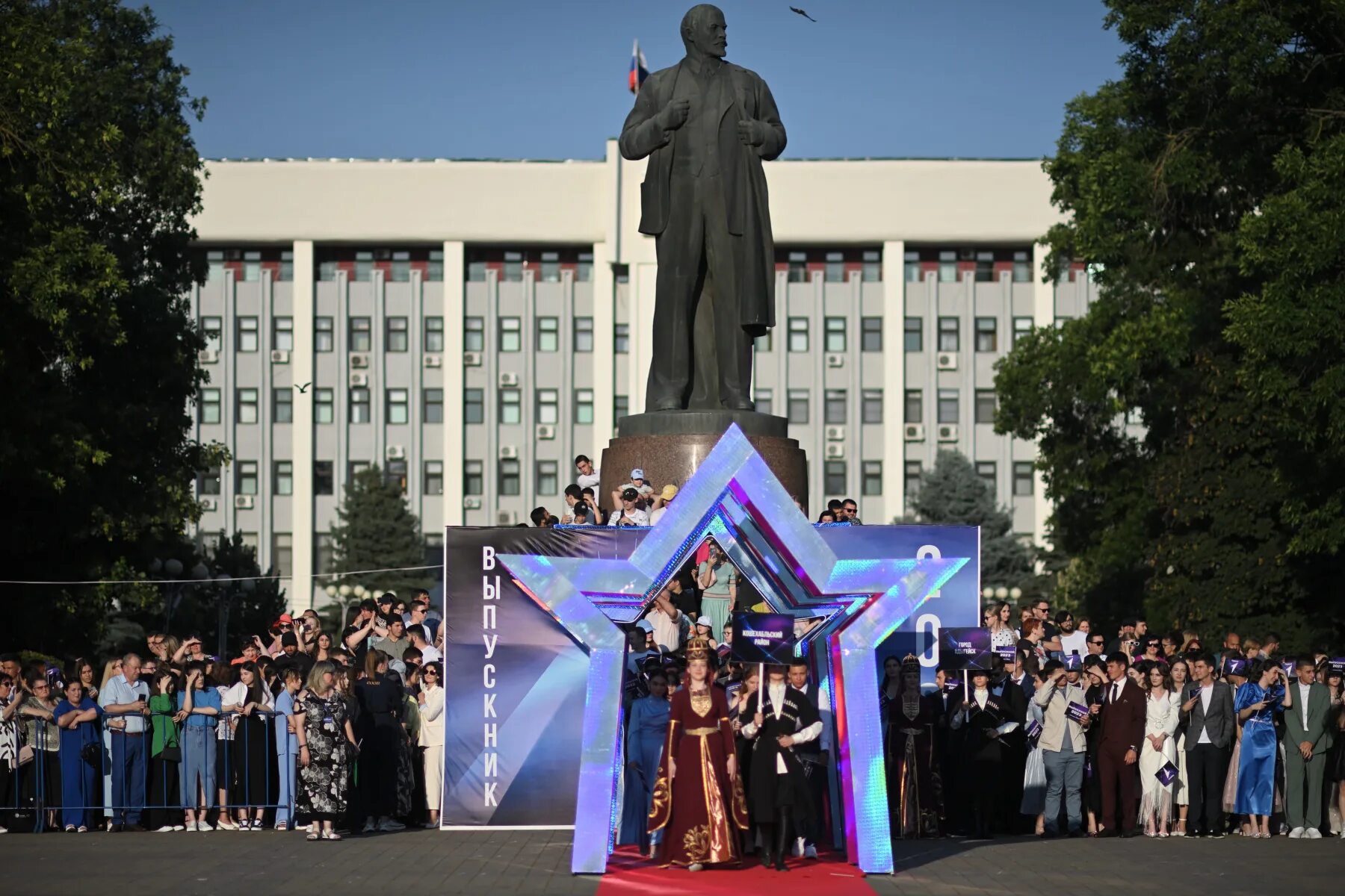 Республиканский выпускной 2023 Адыгея. Выпускной бал. Бал выпускников 2023. Выпускной 2023 на площади Ленина.