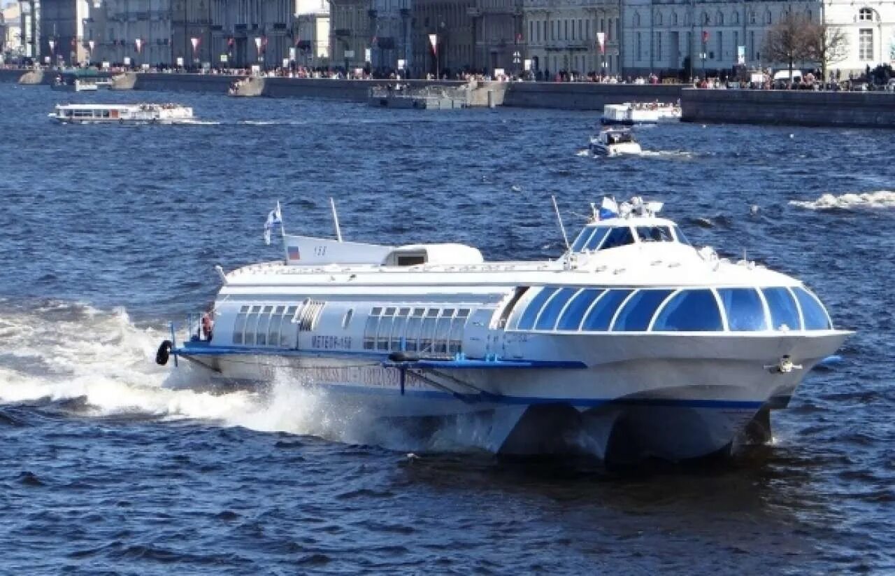 Цена билета метеор петергоф санкт петербург. Теплоход Метеор в Санкт-Петербурге. Метеор Питер Петергоф. Корабль Метеор Петергоф- Санкт Петербург. Метеор 158 Санкт-Петербург.