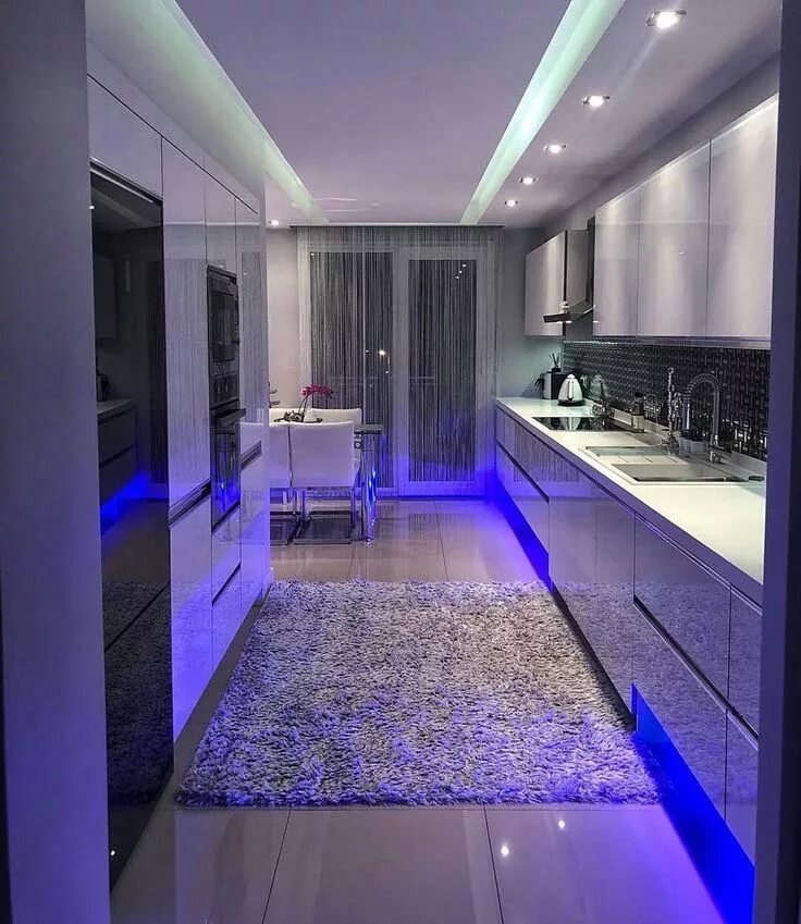 Кухня с подсветкой фото. Подсветка для кухни. Кухня с неоновой подсветкой. Светодиодная подсветка для кухни. Кухонные гарнитуры с подсветкой.