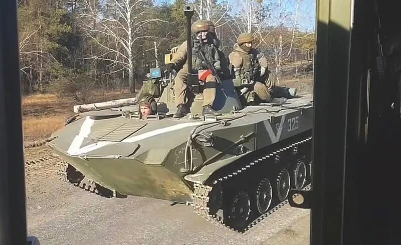 Кто кого победит. Мемы кто победит. Мемы кто победит. Кто победит сейчас. Кто победит шаблон.