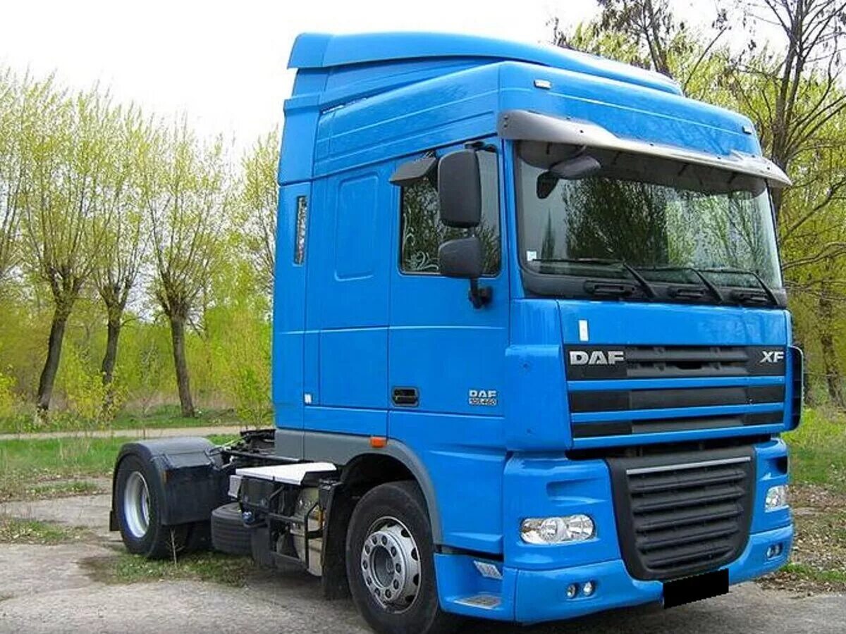 Куплю даф б у. DAF XF 105 синий. DAF XF 105 голубой. DAF XF 95 синий. DAF xf95 голубой.