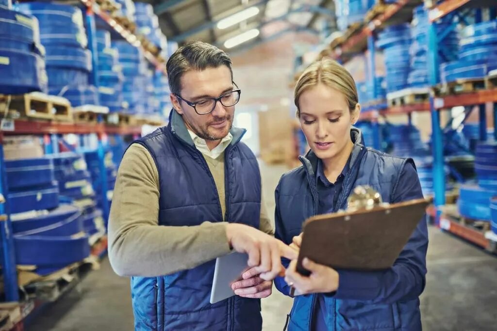Логистика. Логистика. Логист фото. Логист. Человек на складе.