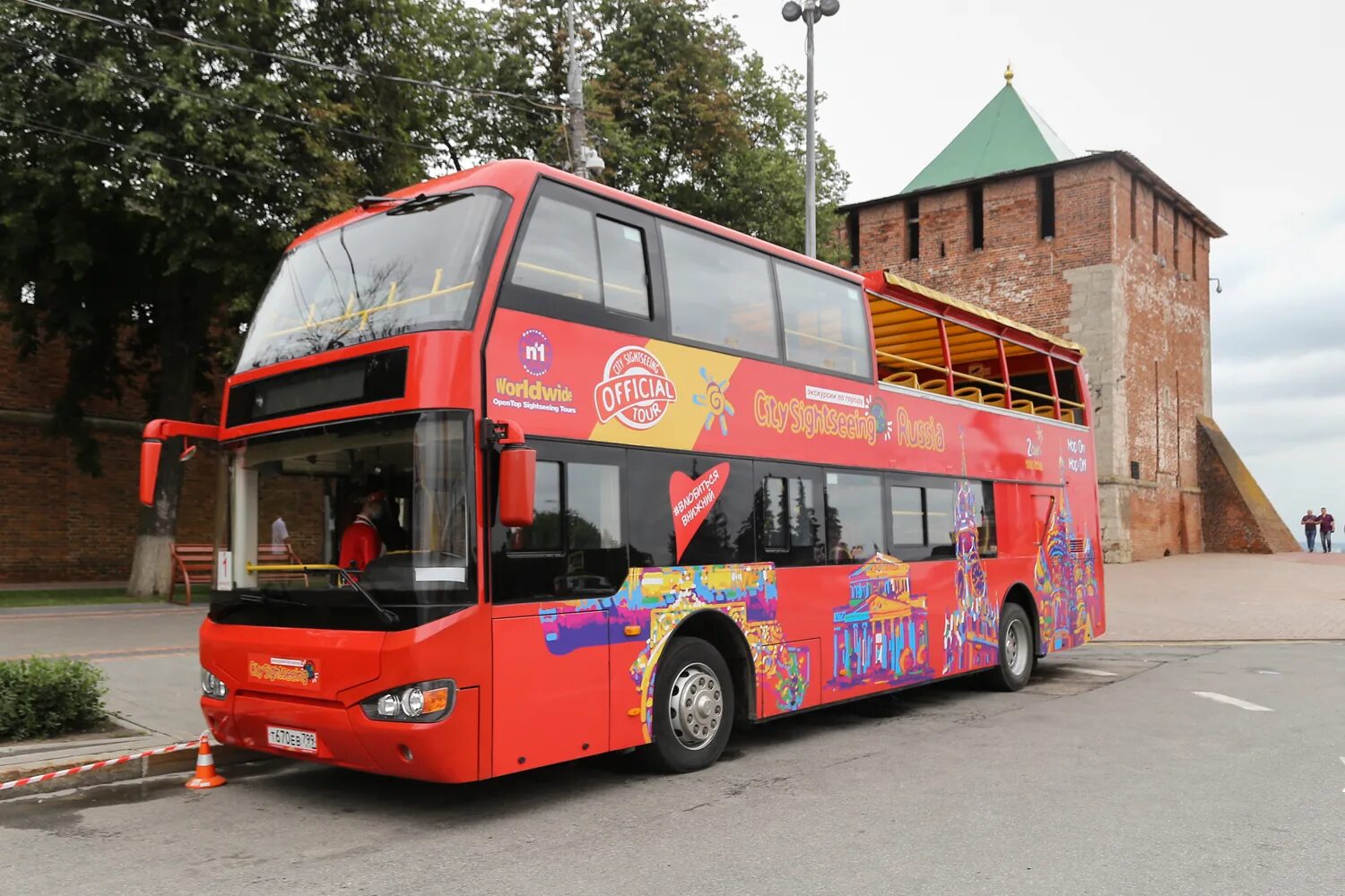 Красный автобус нижний. City Sightseeing Нижний Новгород. Автобус Сити сайтсиинг. City Sightseeing Нижний Новгород автобус. Двухэтажный экскурсионный автобус в Нижнем Новгороде.