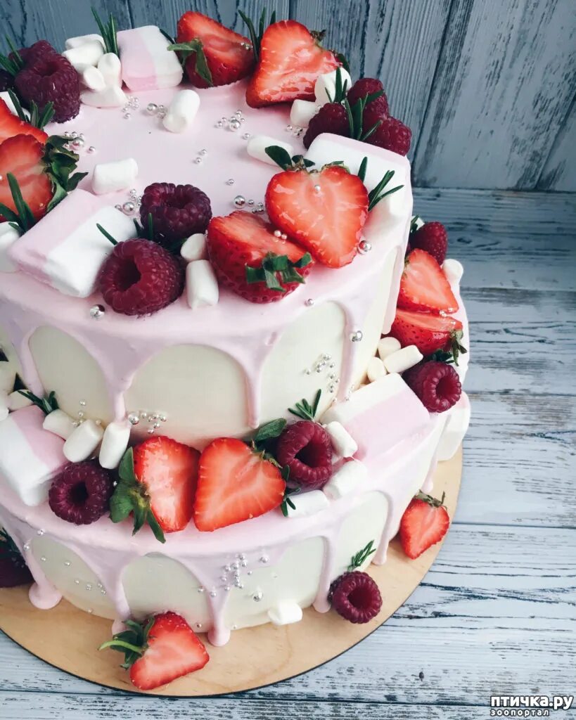 Над воротами занялась красивее торты. Торт с фруктами. Красивые торты. Торт с ягодами. Красивые тортики на день рождения.
