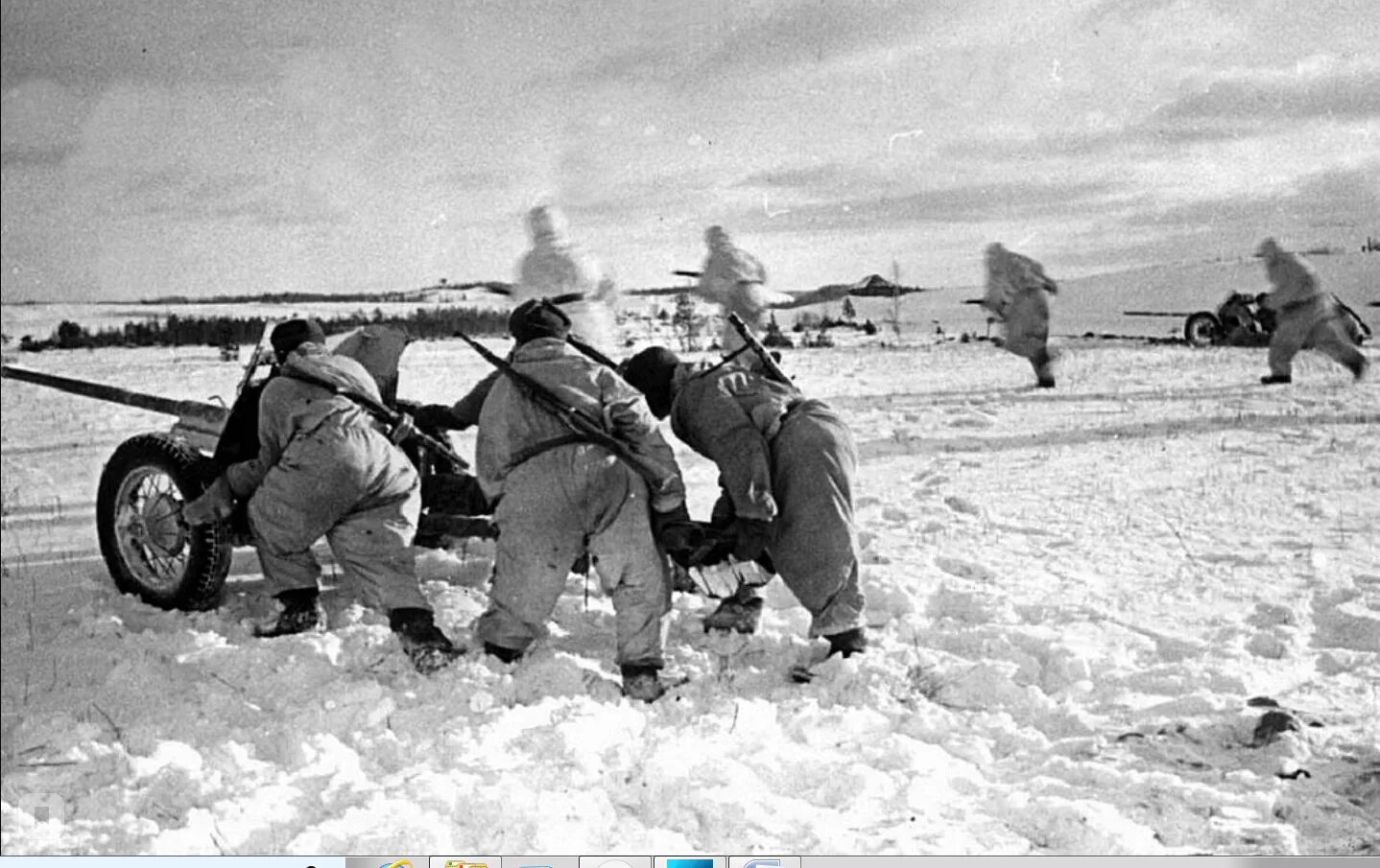 Военные 43 год. 45мм пушка 1942 в бою зимой. Битва за Воронеж 1942. Пушка РККА 45 мм.