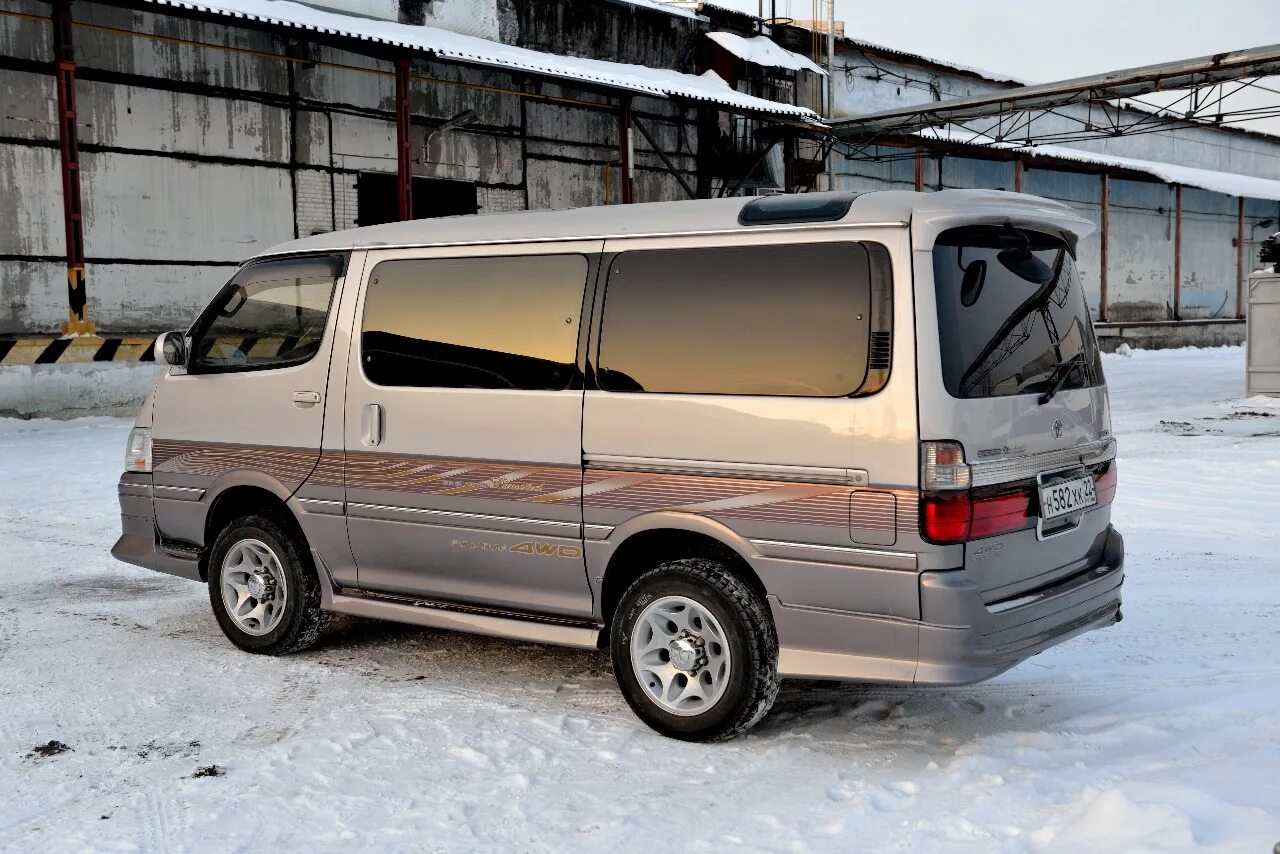 Автомобиль toyota hiace. Toyota Hiace 106 кузов. Toyota Hiace h100. Toyota Hiace h300. Тойота Grand Hiace 1998.