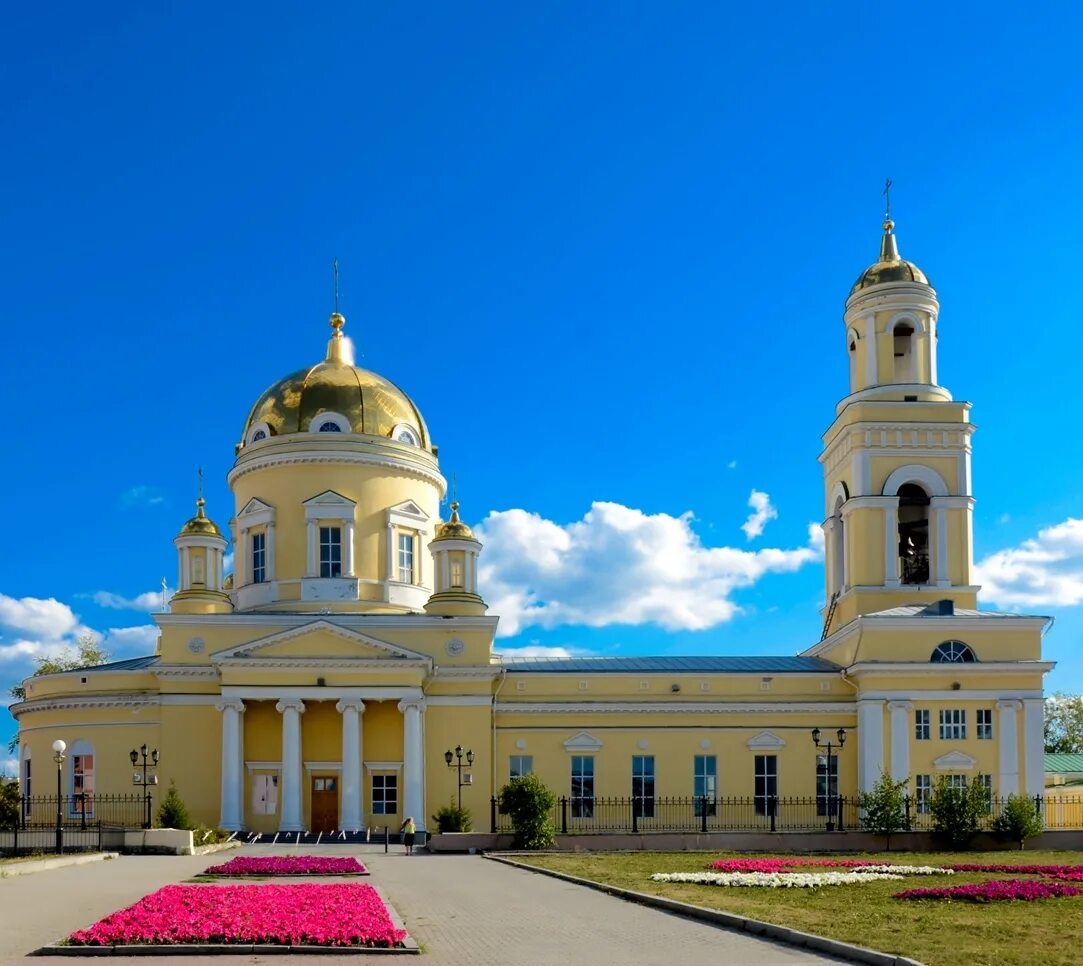 Екатеринбург имя святого. Свято-Троицком кафедральном соборе Екатеринбурга. Храм Святой Троицы Екатеринбург.