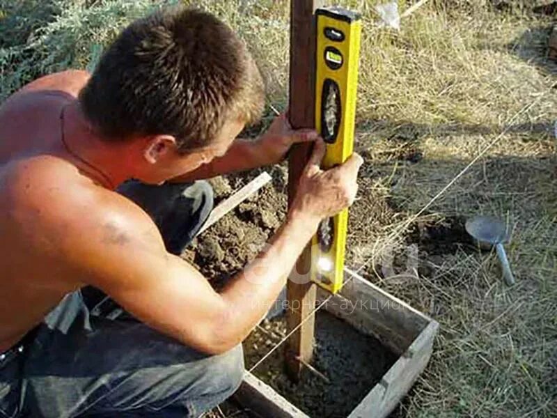 Как выровнять столбы по высоте