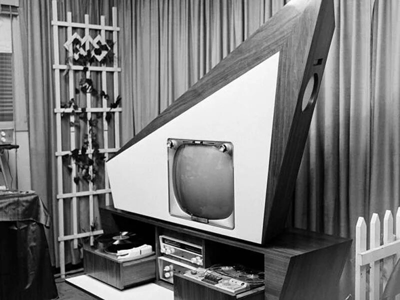 Телевизор Kuba Komet. Ретро телевизор. Телевизор 1950. Телевизор 20 века. Комиссионный телевизор
