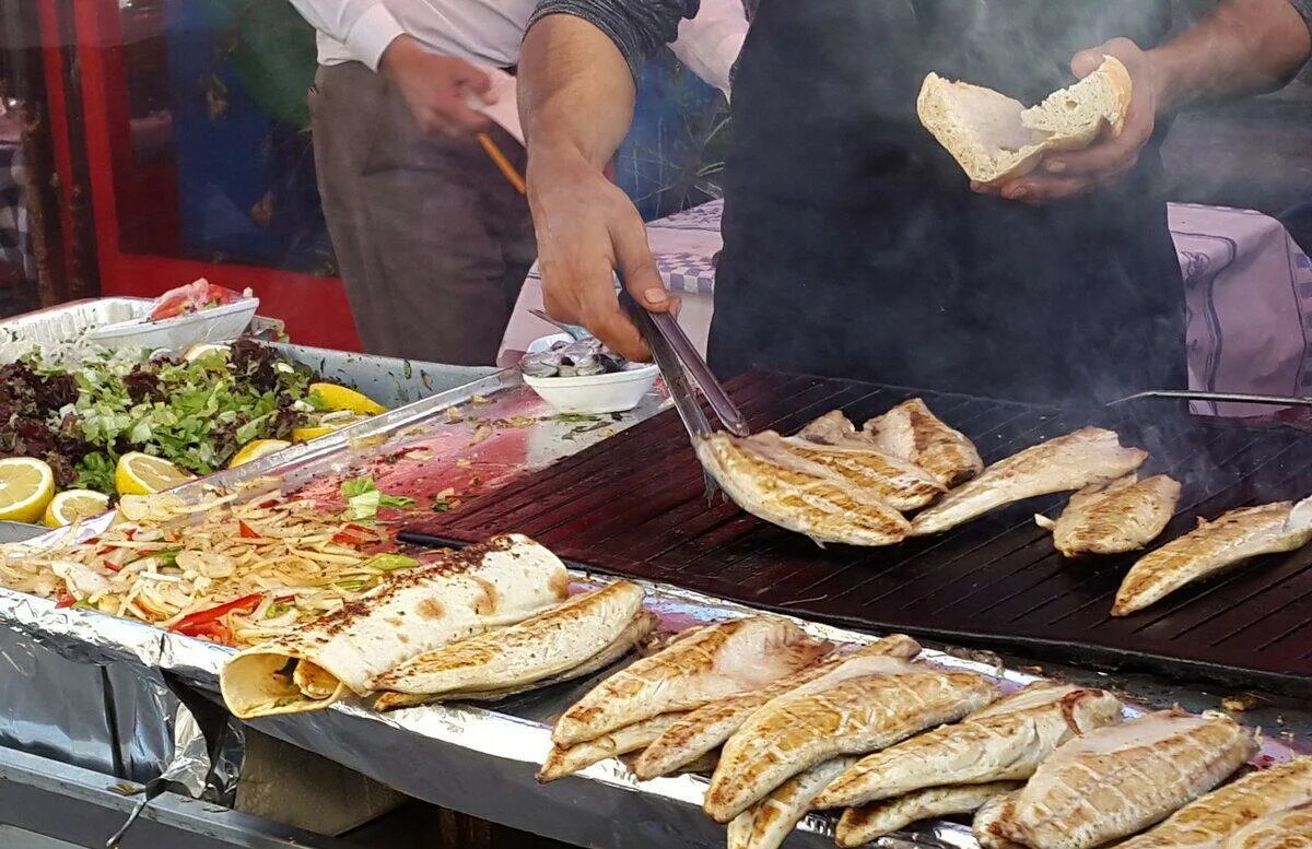 Стамбул балык экмек галатский мост. Фуд корт депо москва. Фудмолл депо москва ул лесная. Рыбный фудкорт. Москва лесная улица 20с3 депо.