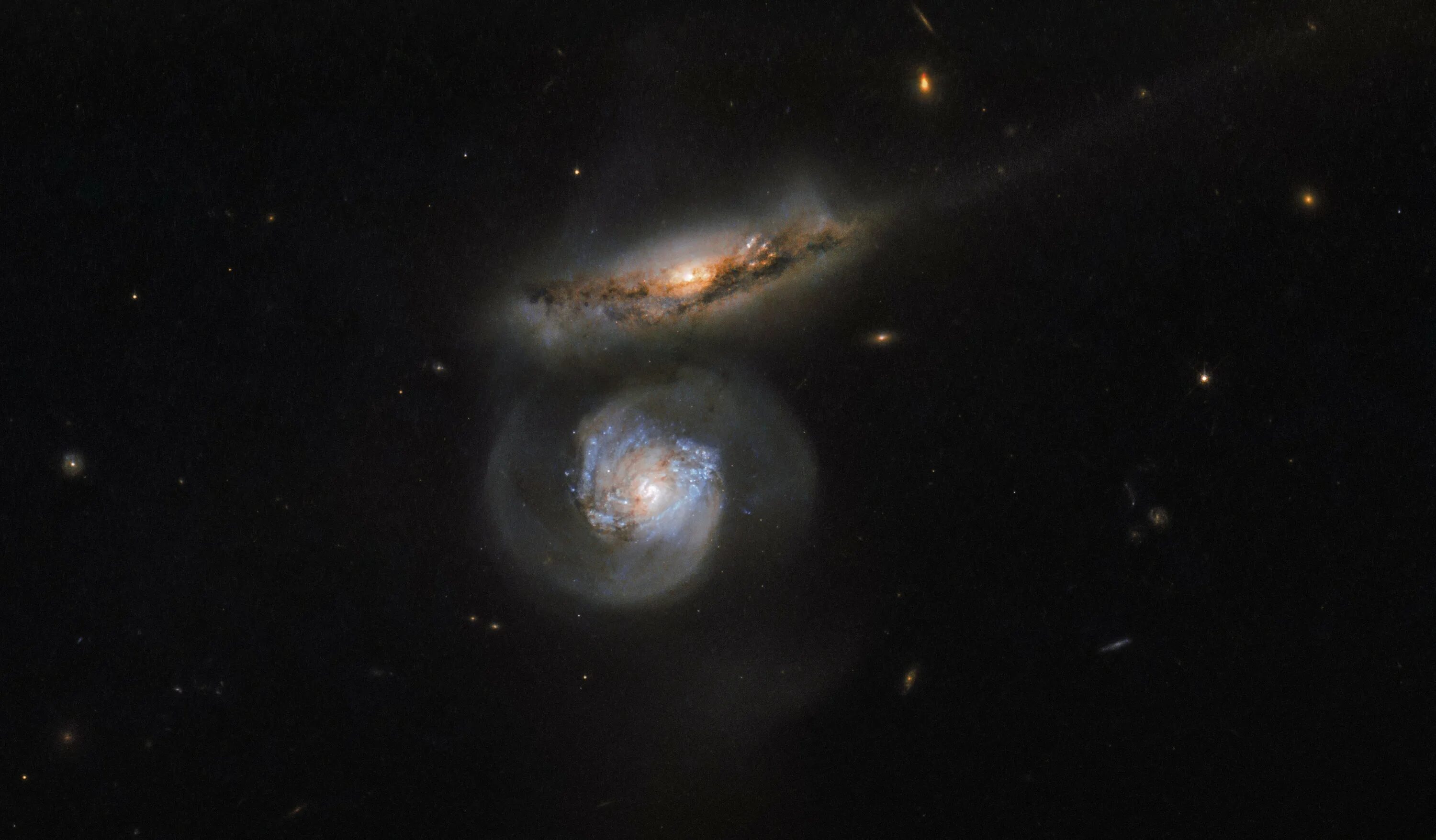 Далекие звезды от земли. М94 Галактика. Юпитер в телескоп Хаббл. Юпитер снимок Хаббл. GN-z11 Галактика.