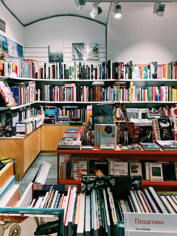 работа книжный спб