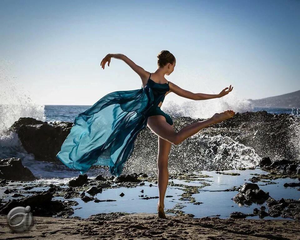 Best dance. Балет на море. Балерина на море. Балерина на фоне моря. Балет на пляже.