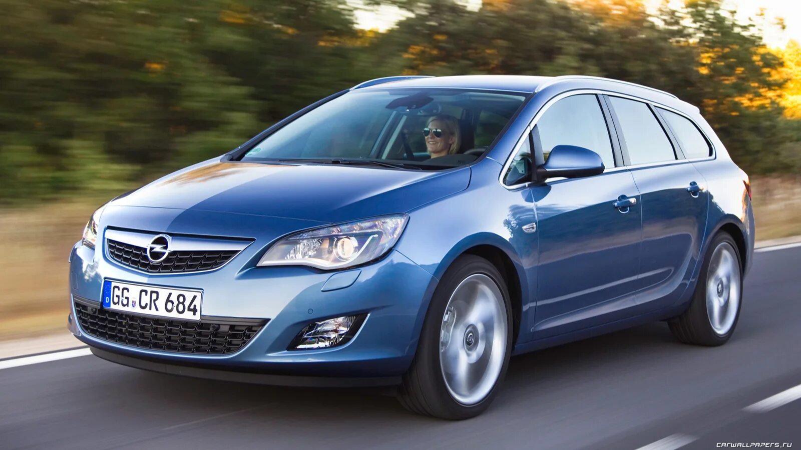 Опель универсал 2011. Opel Astra j Sports Tourer.