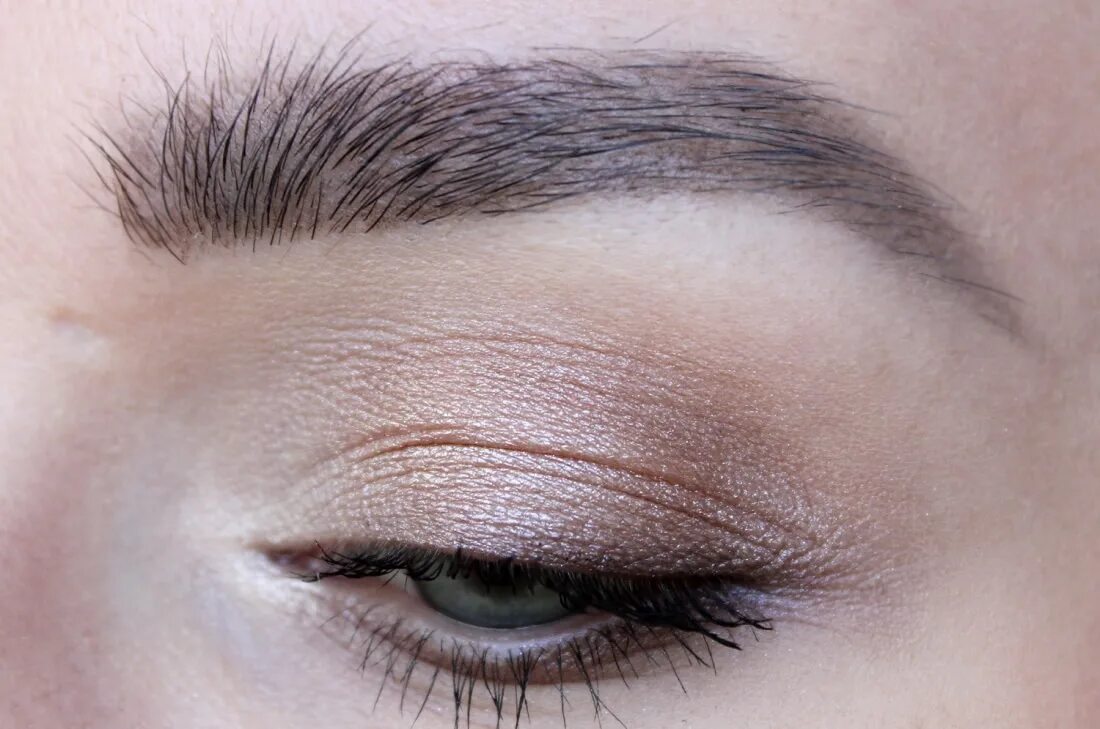 Цвет волос тауп. Tom Ford тени — Quad−03, nude Dip Eye Palette. Tom Ford Eye Color Quad четырехцветные тени nude Dip. Том Форд нюд дип свотчи. Макияж глаз косметикой том Форд.