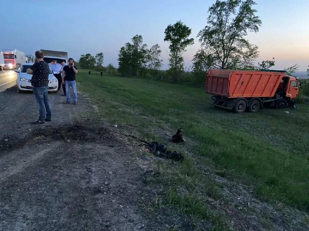 ДТП на трассе м5 в Самарской области в Сергиевске. Авария на м5 в Самарской области Сергиевский район. Авария на м5 Сергиевский район. ДТП В Сергиевском районе Самарской области 24.07.2022.