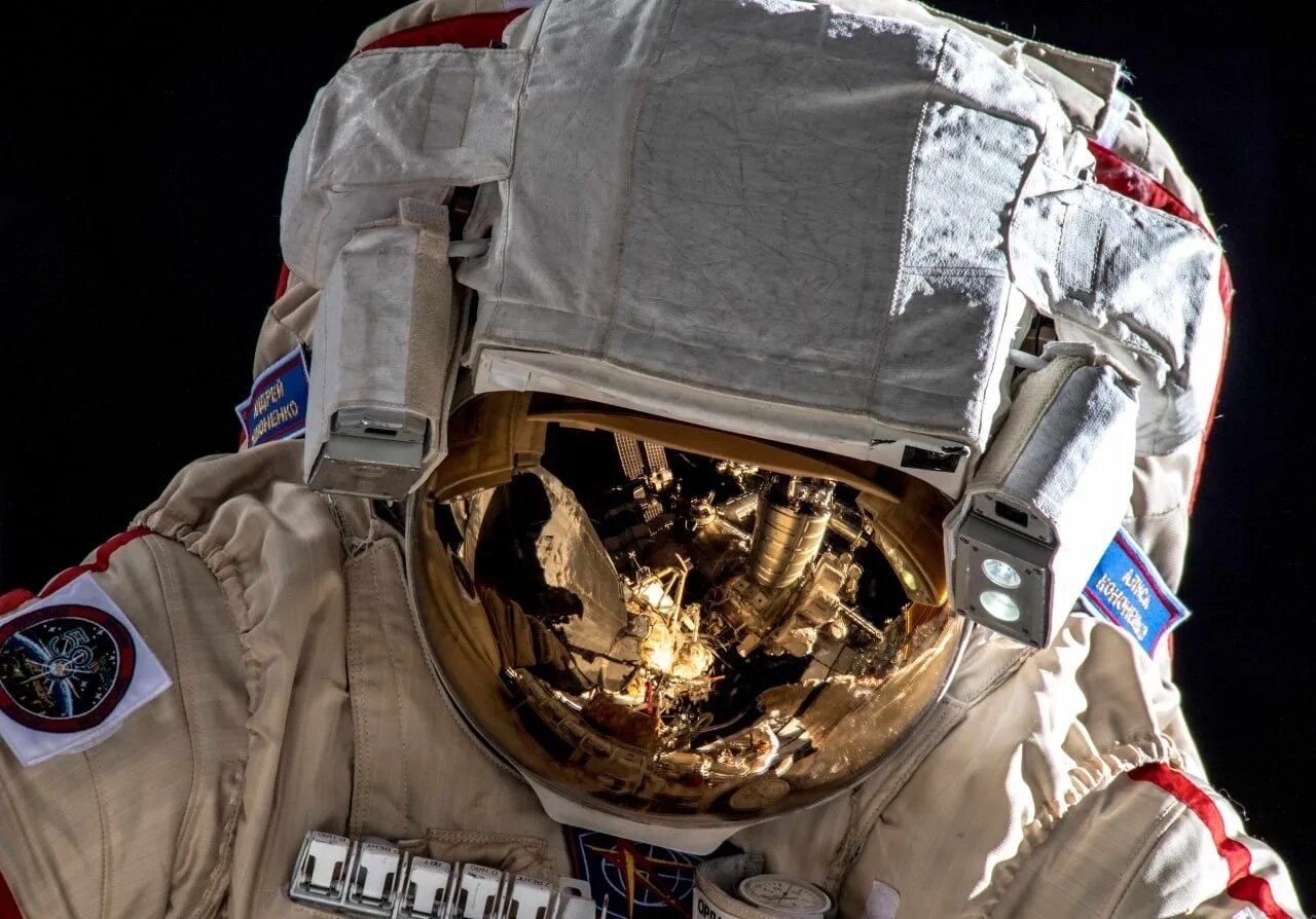 Выход российских космонавтов в открытый космос. Космонавт Олега Кононенко выхода в открытый космос декабрь.