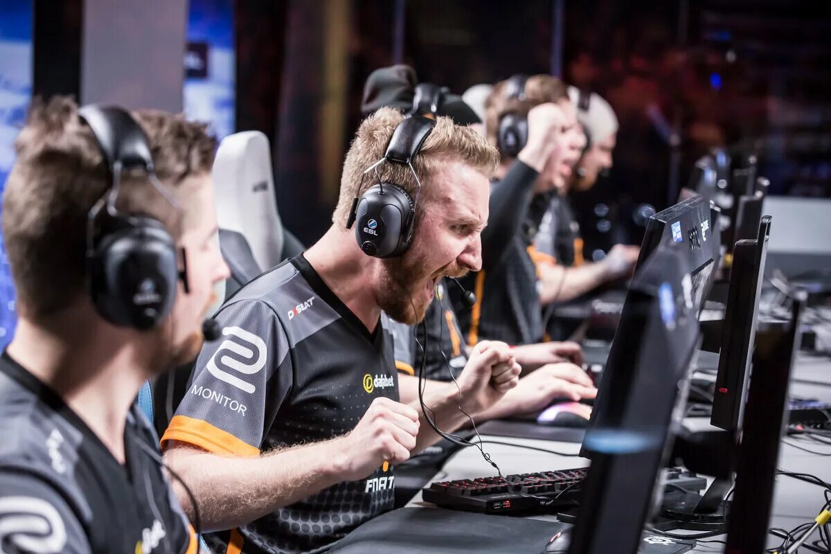 Как пишется кибер. Кибертурнир cs go. киберспорт турнир. соревнования по киберспорту. компьютерные игры киберспорт.