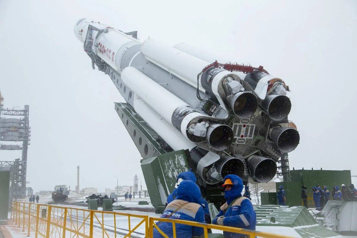 Умпб ракета. Байконур космодром Протон (ракета-носитель). Ракета Протон Роскосмос. Ракета Протон м Байконур. Proton-m ракета-носитель.